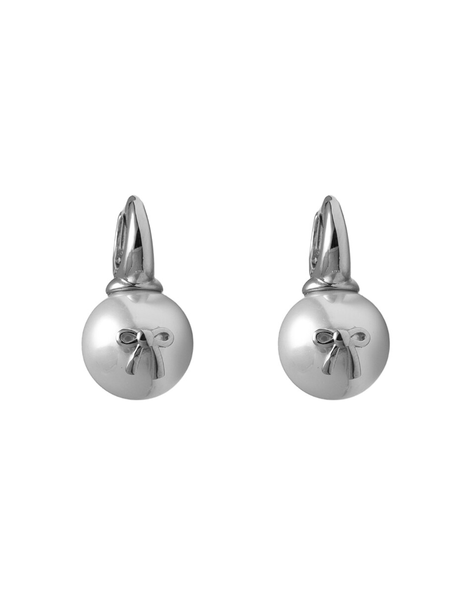 Aretes 18 K con acabado baño de rodio Aretes 18 K con acabado baño de rodio