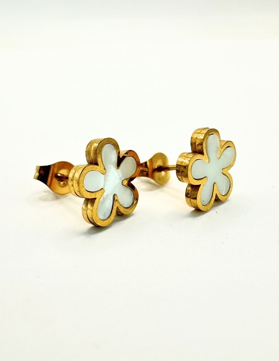Aretes y collar de flores 2