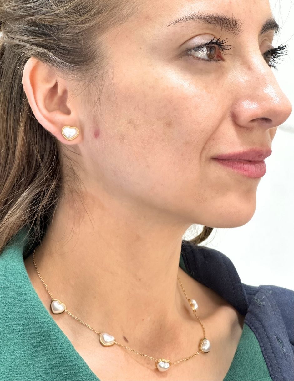 Aretes y collar de corazón Aretes y collar de corazón