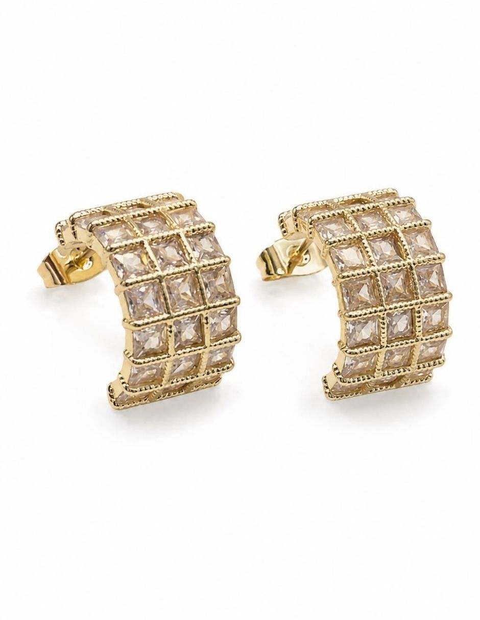 Aretes cortos de 14 K con acabado baño de oro