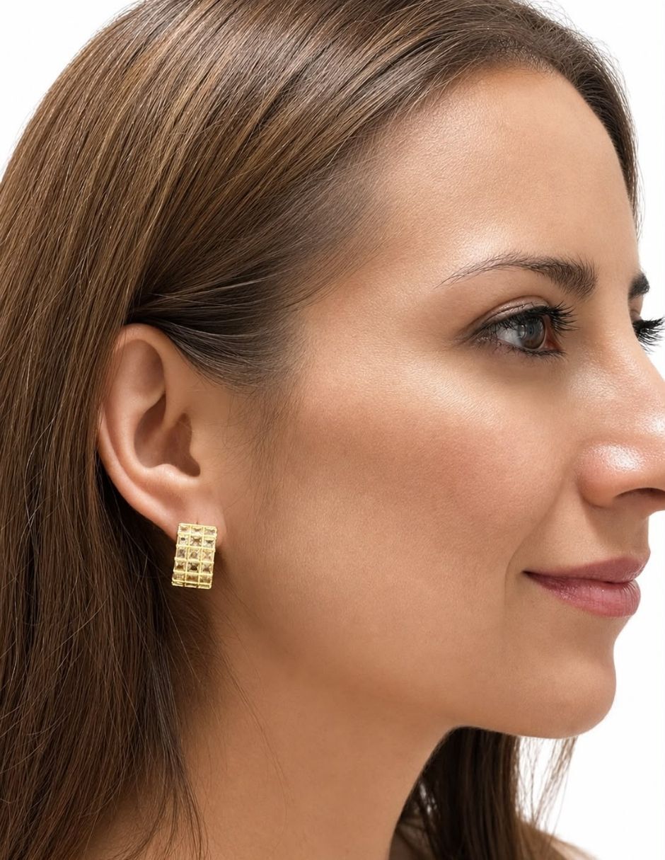 Aretes cortos de 14 K con acabado baño de oro 2