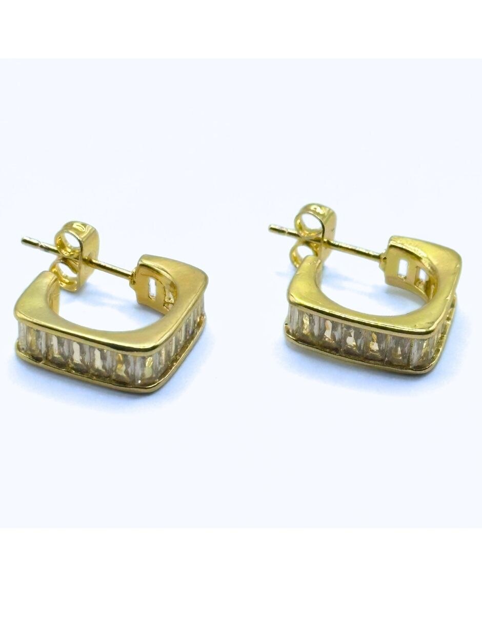 Aretes de corazón con acabado baño de oro 2