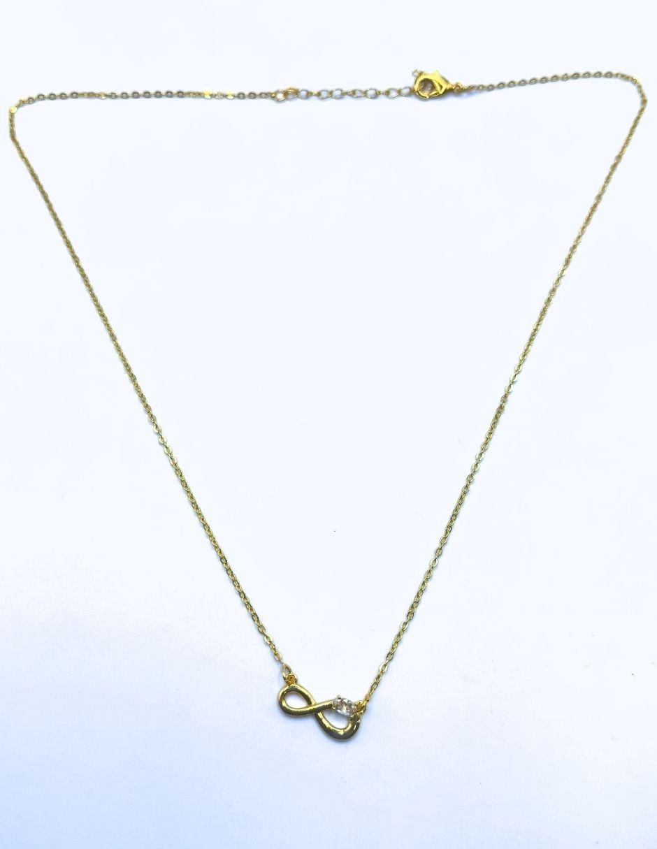 Collar infinito con acabado baño de oro 14 K