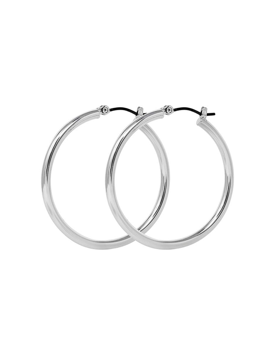 Arete corto special earrings con acabado pulido Arete corto special earrings con acabado pulido